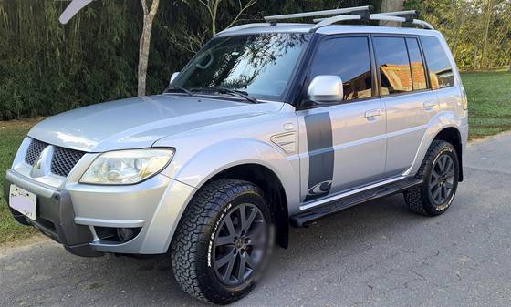 MITSUBISHI PAJERO TR4 2.0 O NEILL 4X4 16V 140CV FLEX 4P AUTOMÁTICO MITSUBISHI PAJERO TR4 2.0 O NEILL 4X4 16V 140CV FLEX 4P AUTOMÁTICO
